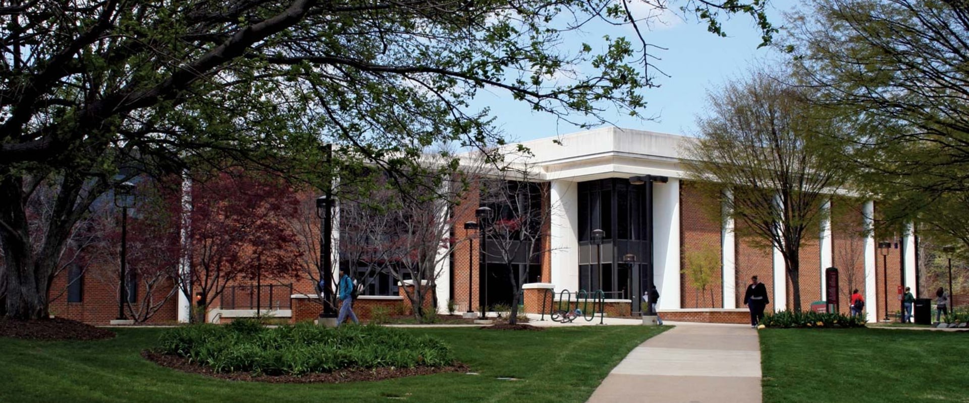 Discovering the Public Libraries in Fairfax, Virginia